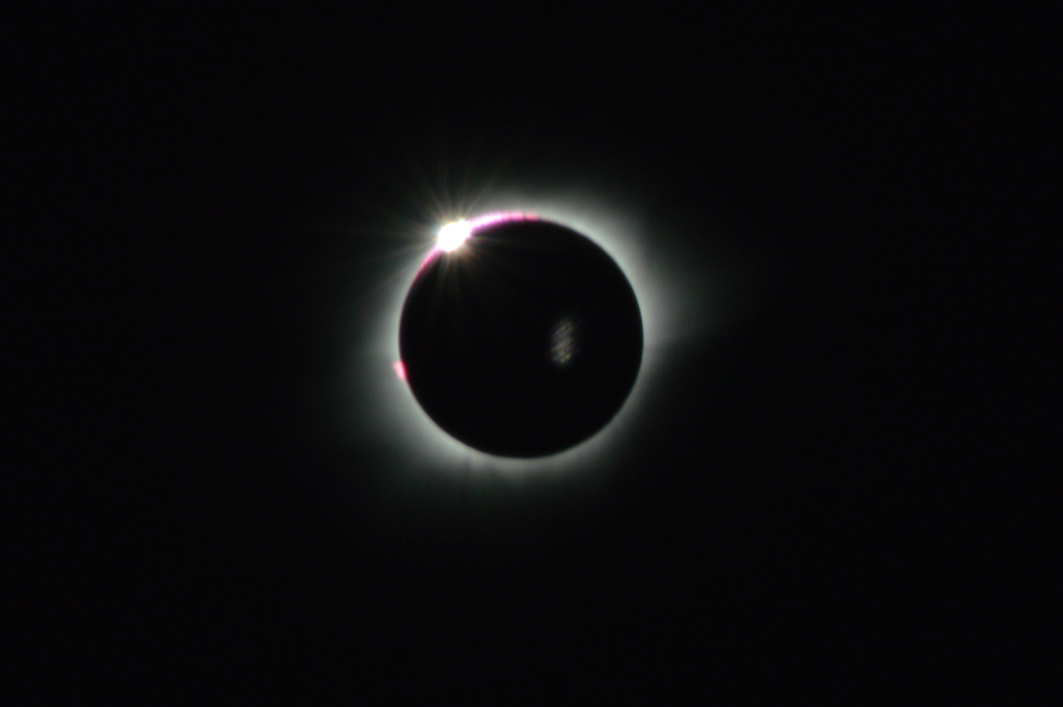 DONGGALA, CENTRAL SULAWESI, INDONESIA - 2016/03/09: A view of the total solar eclipse captured from Donggala. The total eclipse starts over the Indian Ocean, made landfall across Indonesia, including Sumatra, Borneo, and Sulawesi, Teluk Tomini and Halmahera in the Moluccas and then headed out over the north Pacific Ocean, to ended near the Hawaiian islands. (Photo by Bambang Prastowo/Pacific Press/LightRocket via Getty Images)