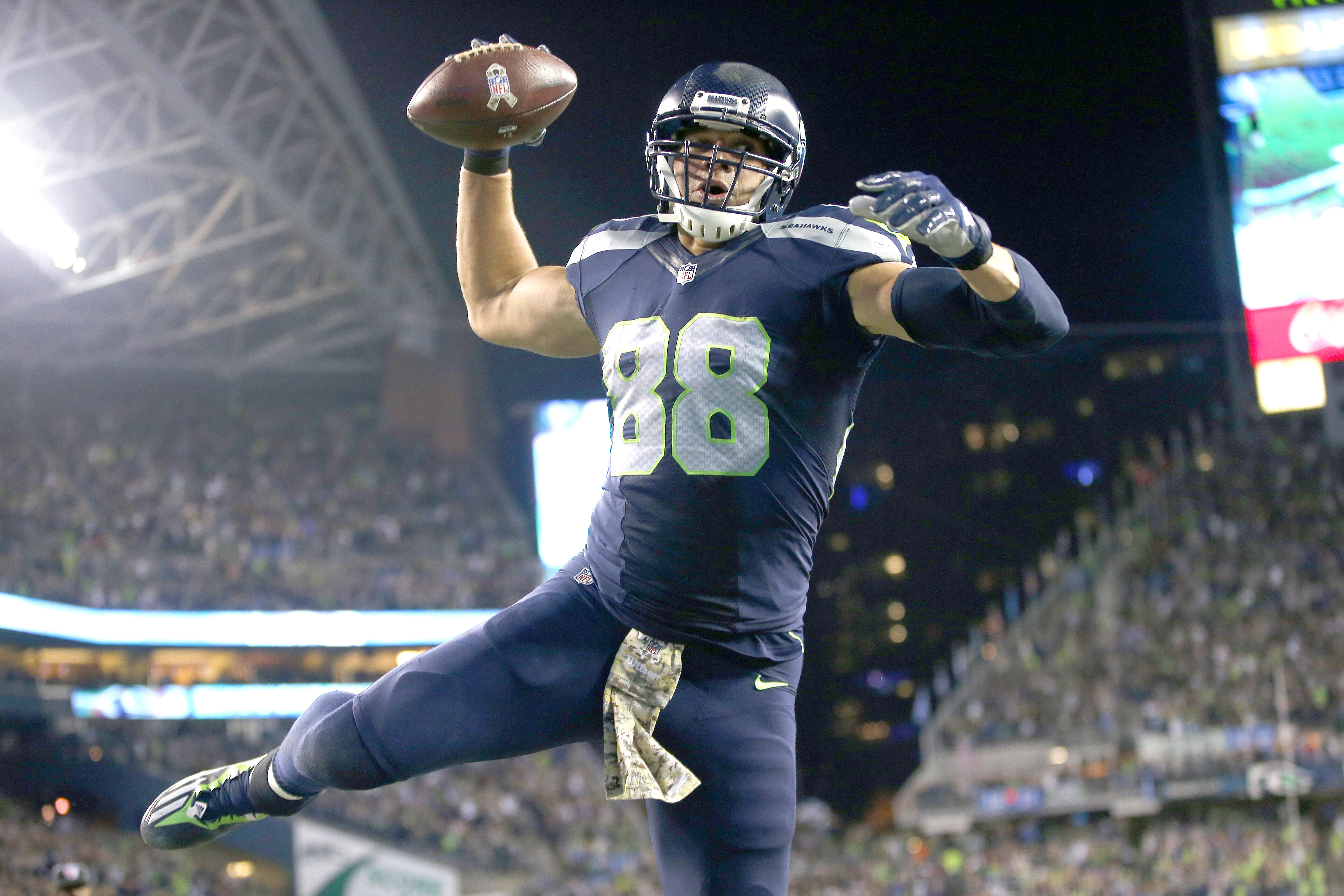 SEATTLE, WA - NOVEMBER 07:  Tight end Jimmy Graham #88 of the Seattle Seahawks spikes the ball after scoring a touchdown against the Buffalo Bills at CenturyLink Field on November 7, 2016 in Seattle, Washington.  (Photo by Otto Greule Jr/Getty Images) *** Local Caption *** Jimmy Graham