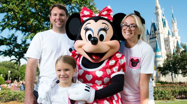 (AUGUST 14, 2014):  Actress and country music artist Jamie Lynn Spears poses Aug. 14, 2014 with her husband, Jamie Watson, her six-year-old daughter Maddie and Minnie Mouse in front of Cinderella Castle at the Magic Kingdom park in Lake Buena Vista, Fla.  Spears, the sister of pop superstar Britney Spears and former star of 