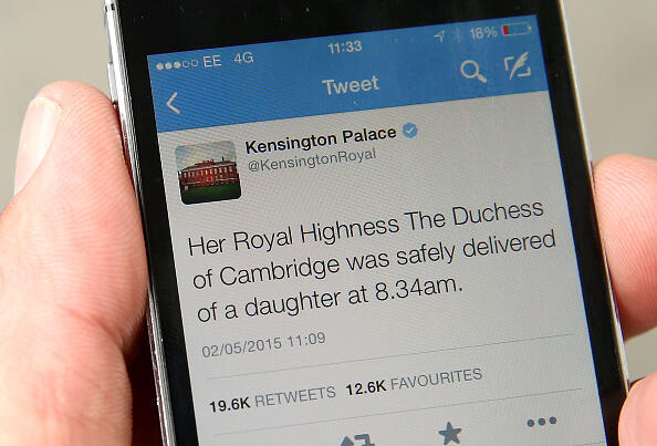 LONDON, ENGLAND - MAY 02:  A tweet released by Kensington Palace on twitter announces that Catherine, Duchess Of Cambridge has given birth to a baby girl, outside the Lindo Wing at St Mary's Hospital on May 2, 2015 in London, England.  (Photo by Chris Jackson/Getty Images)