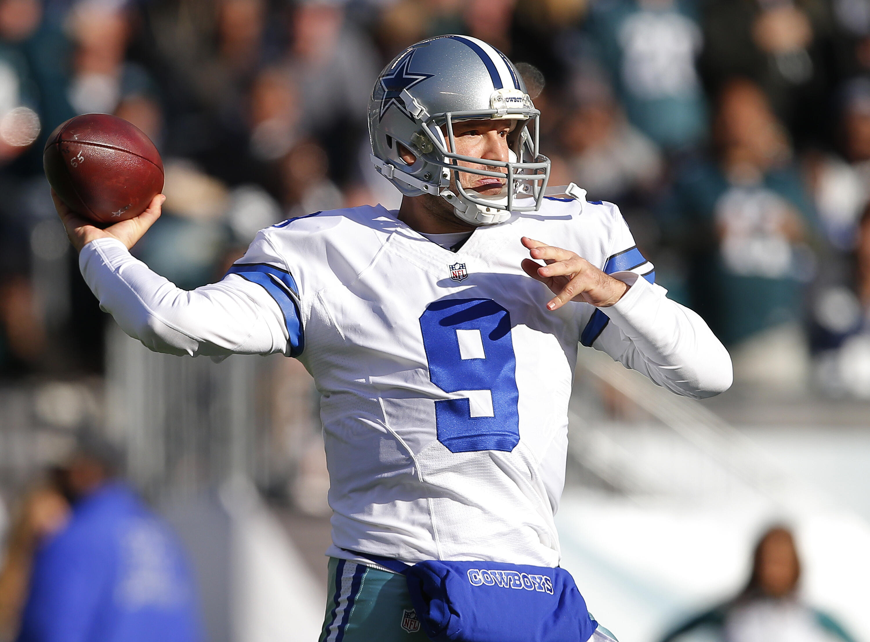 PHILADELPHIA, PA - JANUARY 01: Quarterback Tony Romo #9 of the Dallas Cowboys attempts a pass against the Philadelphia Eagles during the second quarter of a game at Lincoln Financial Field on January 1, 2017 in Philadelphia, Pennsylvania. (Photo by Rich S