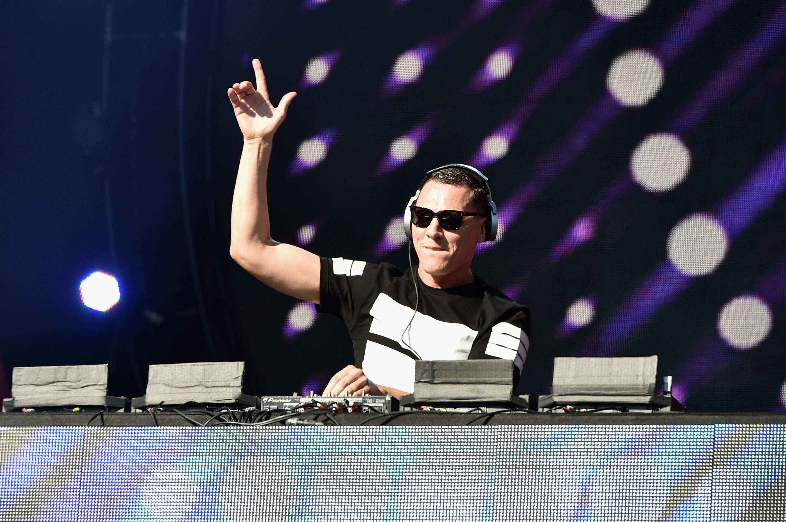 NEW YORK, NY - SEPTEMBER 27:  Tiesto performs onstage at the 2014 Global Citizen Festival to end extreme poverty by 2030 in Central Park on September 27, 2014 in New York City.  (Photo by Theo Wargo/Getty Images for Global Citizen Festival)