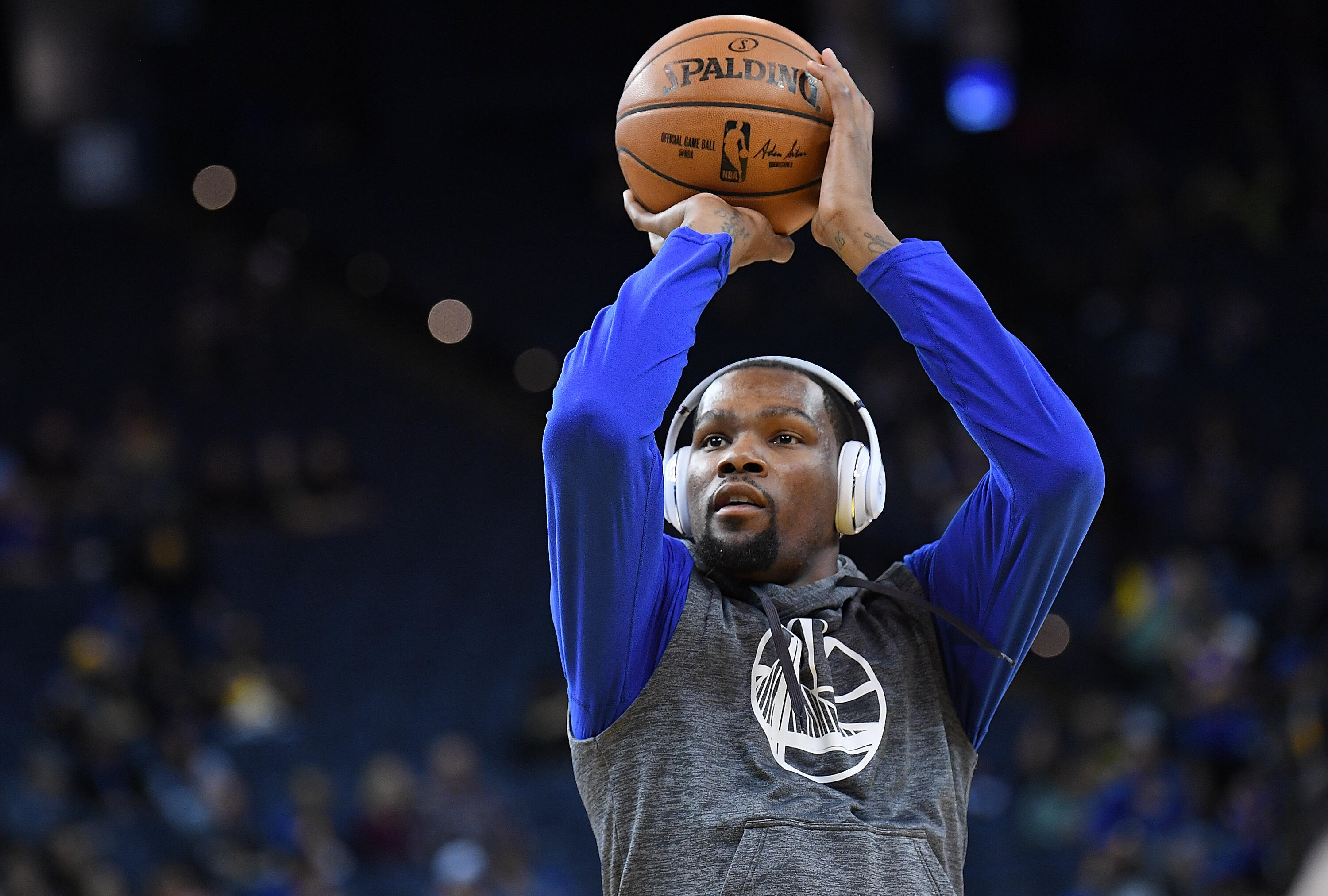 OAKLAND, CA - APRIL 08:  Kevin Durant #35 of the Golden State Warriors warms up prior to the start of an NBA Basketball game against the New Orleans Pelicans at ORACLE Arena on April 8, 2017 in Oakland, California. NOTE TO USER: User expressly acknowledge