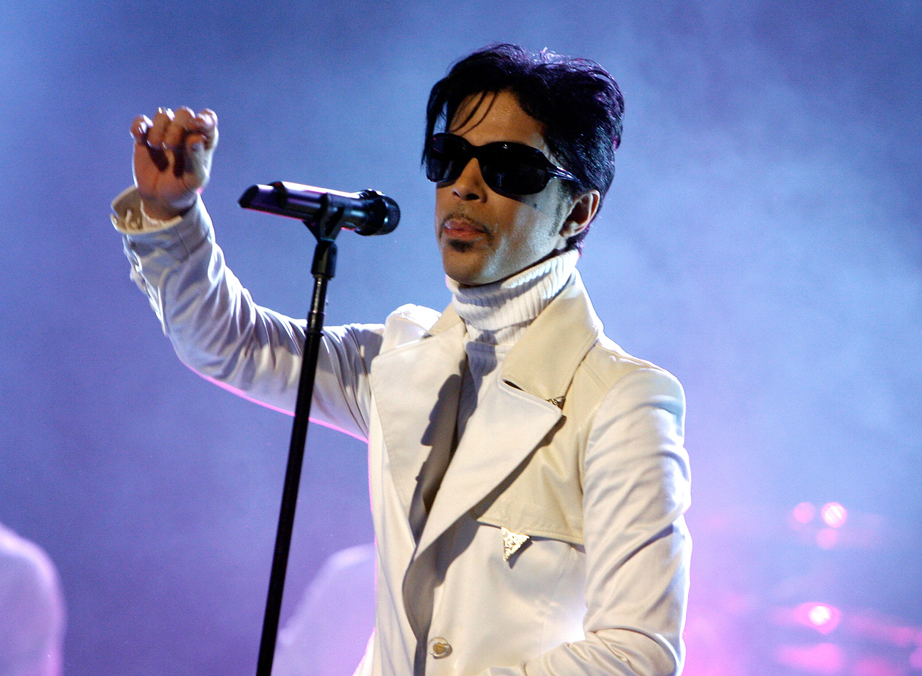 PASADENA, CA - JUNE 01:  Singer Prince performs onstage during the 2007 NCLR ALMA Awards held at the Pasadena Civic Auditorium on June 1, 2007 in Pasadena, California.  (Photo by Kevin Winter/Getty Images for NCLR)
