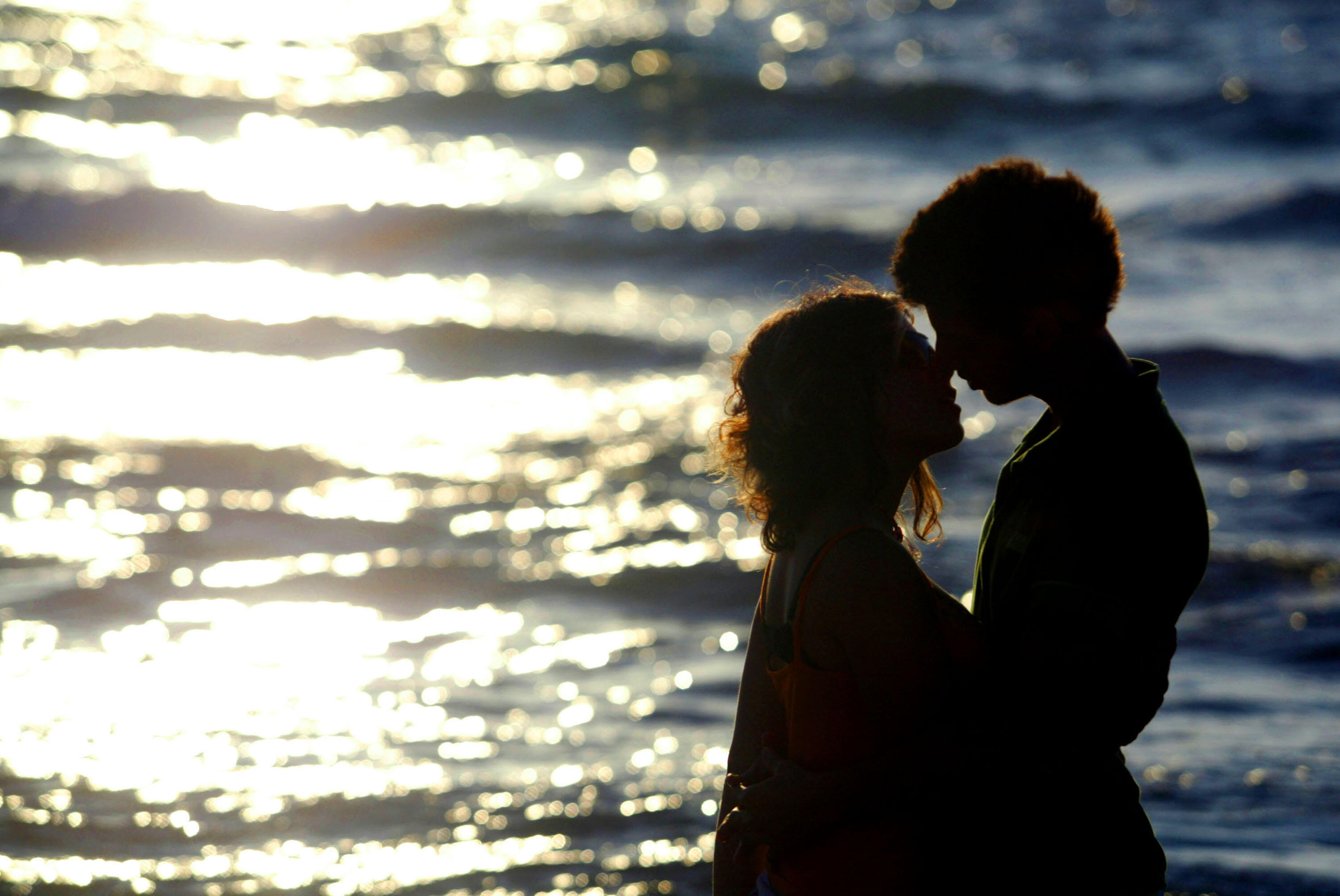 GUSH QATIF, GAZA STRIP - JUNE 13:  (ISRAEL OUT)  Young right-wing Jewish settlers kiss as they stand on the beach at the Gush Qatif settlement bloc June 13, 2004 in the southern Gaza Strip. Thousands of settlers face evacuation from their homes if Israeli
