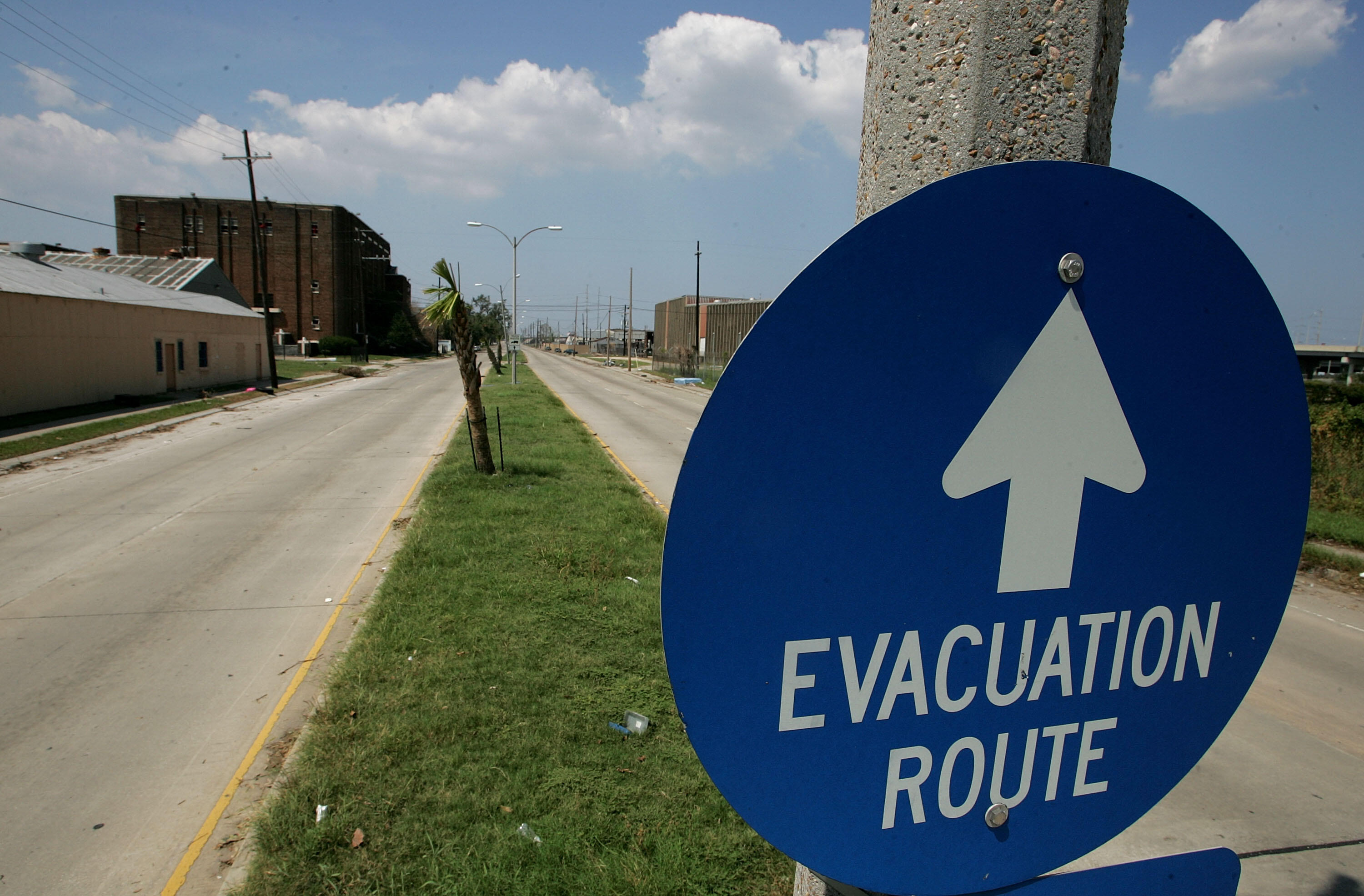 NEW ORLEANS - SEPTEMBER 21:  An evacuation route sign hangs on a pole near an empty road September 21, 2005 in New Orleans, Louisiana. Mayor C. Ray Nagin has ordered the evacuation of New Orleans as Hurricane Rita makes its way toward the Gulf Coast.  (Ph