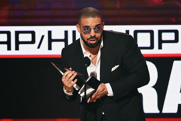 LOS ANGELES, CA - NOVEMBER 20:  Rapper Drake accepts Favorite Rap/Hip-Hop Artist onstage during the 2016 American Music Awards at Microsoft Theater on November 20, 2016 in Los Angeles, California.  (Photo by Kevin Winter/Getty Images)