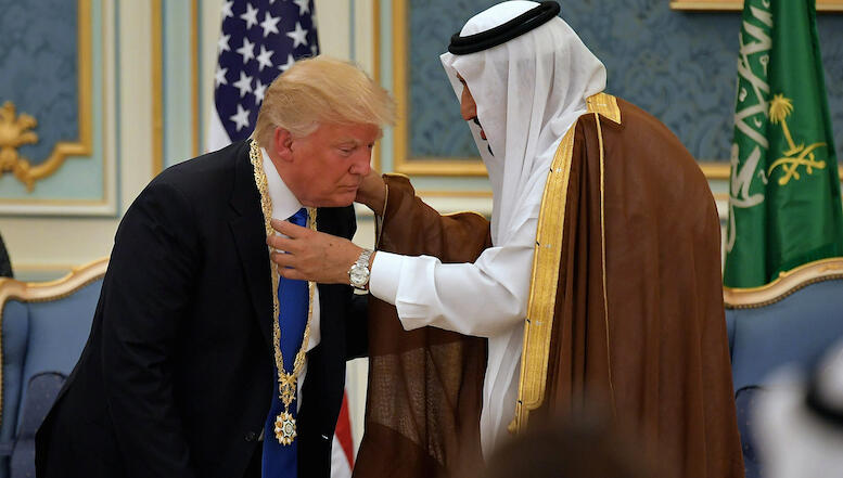 US President Donald Trump (C) receives the Order of Abdulaziz al-Saud medal from Saudi Arabia's King Salman bin Abdulaziz al-Saud (R) at the Saudi Royal Court in Riyadh on May 20, 2017.  / AFP PHOTO / MANDEL NGAN        (Photo credit should read MANDEL NG