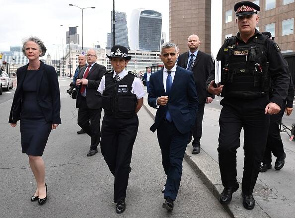 Metropolitan Police Commissioner Cressida Dick (2L) and Mayor of London Sadiq Khan (3R) are shown across London Bridge in London on June 5, 2017, to see the site of the June 3 terror attack, near to Borough Market. British police on Monday made several arrests in two dawn raids following the June 3 London attacks, claimed by the Islamic State group which left seven people dead. / AFP PHOTO / Justin TALLIS        (Photo credit should read JUSTIN TALLIS/AFP/Getty Images)