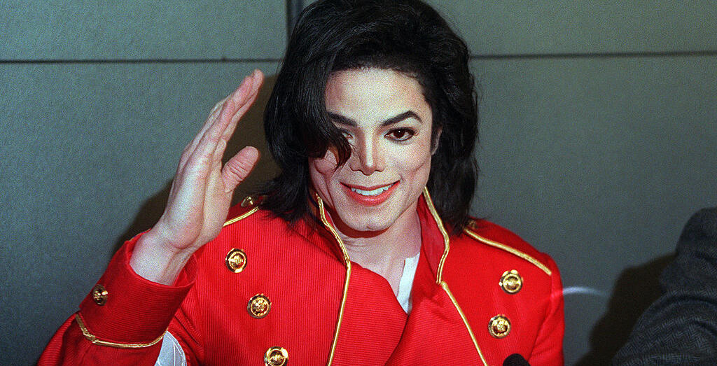 (FILES) US pop star Michael Jackson waves to photographers during a press conference in Paris on March 19, 1996. Michael Jackson died on June 25, 2009 after suffering a cardiac arrest, sending shockwaves sweeping across the world and tributes pouring in f