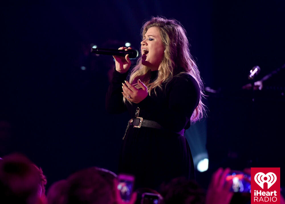 Kelly Clarkson performs onstage during the iHeartRadio Album Release Party with Kelly Clarkson at the iHeartRadio Theater on October 27, 2017 in Los Angeles.  <p><span style=