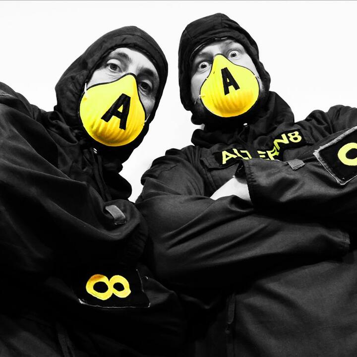 Altern 8