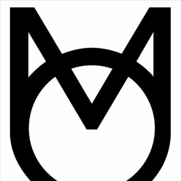 Mo