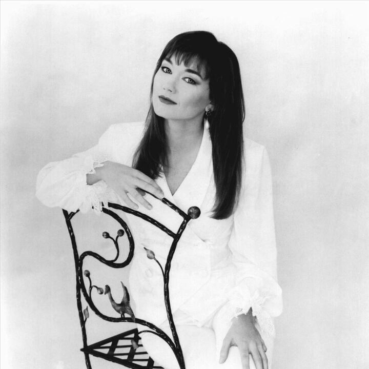 Lari White