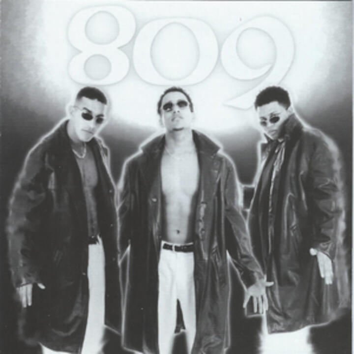 809