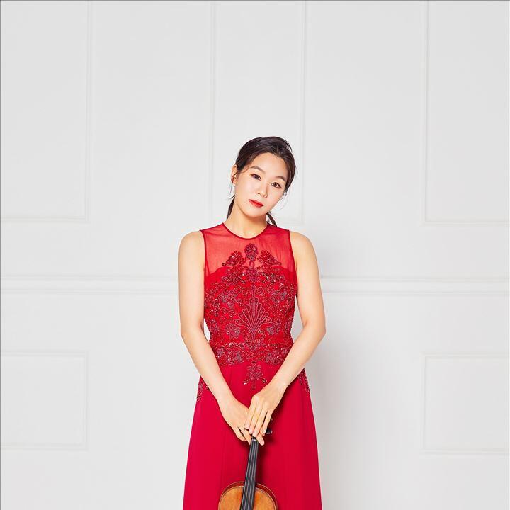 Esther Yoo