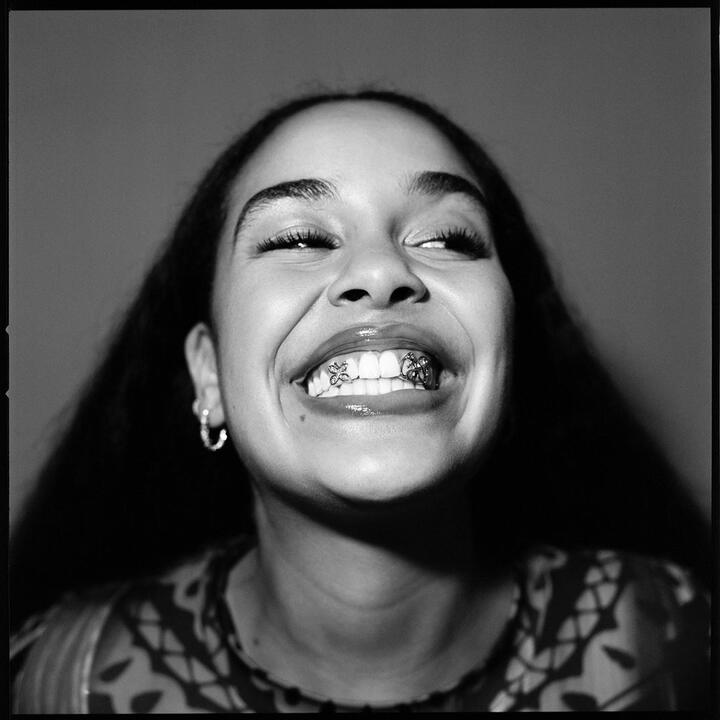 Jorja Smith – Blue Lights Lyrics