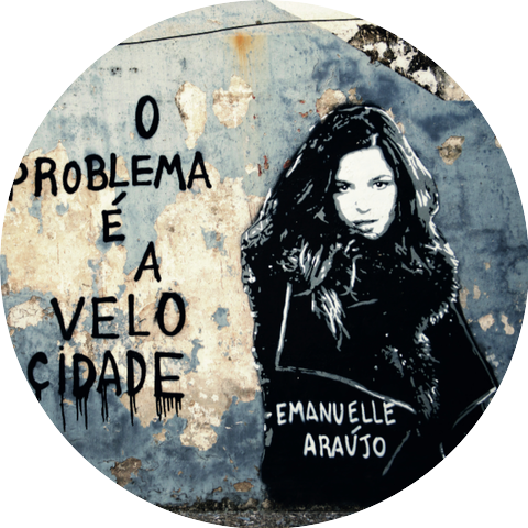 Emanuelle Araújo