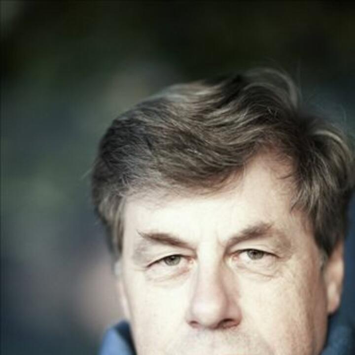 Paul Hillier and Estonian Philharmonic Chamber Choir