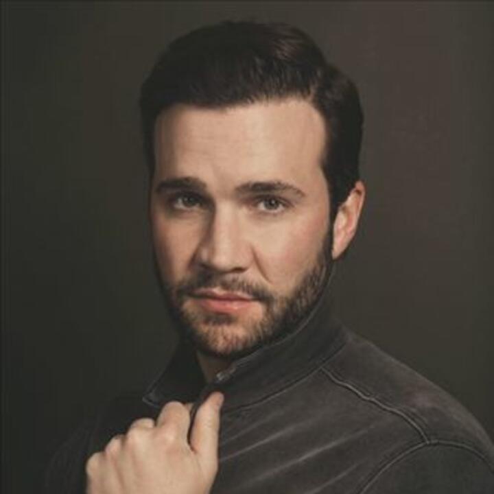 Gil McKinney
