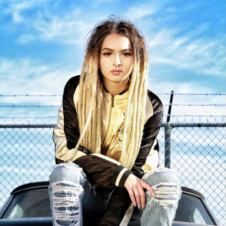 Zhavia