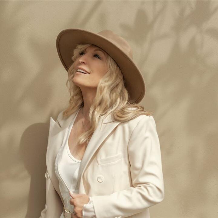 Lisa Hilton