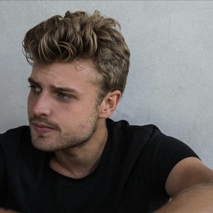 Sandro Cavazza & Lou Elliotte