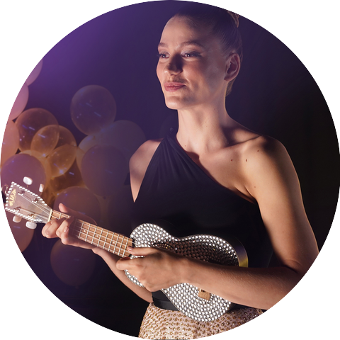 Serenay Sarıkaya and Ecrin Su Çoban