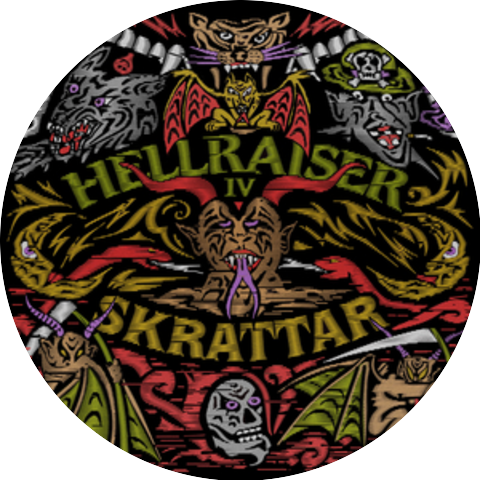 Skrattar