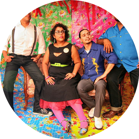 La Santa Cecilia & Luis Enrique