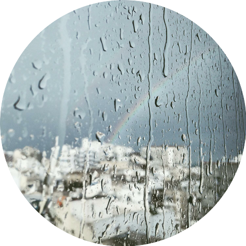 Sonido de lluvia ventosa para buenas noches.
