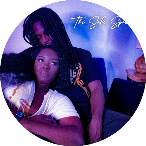 Aisi Aqueen and Flo Darese