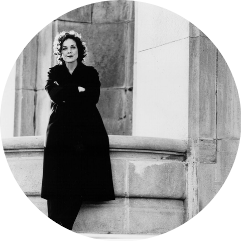 Shirley Eikhard