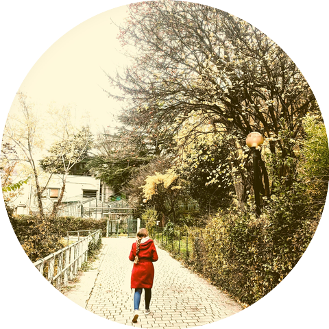 her hair in the rain