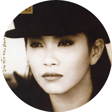 แอม เสาวลักษณ์
