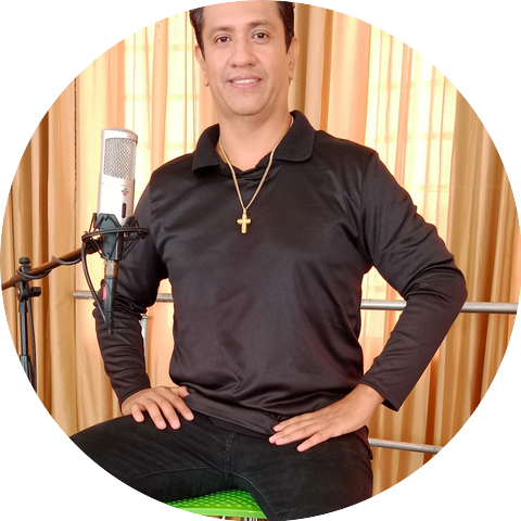 Alejandro R