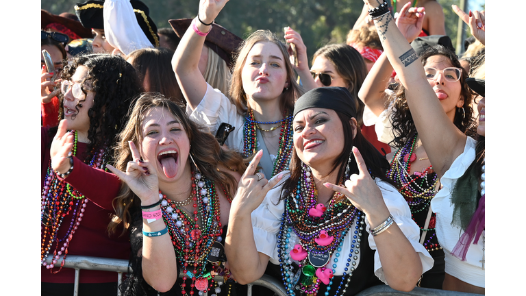 Gasparilla 2025 Happy Faces & beads! 