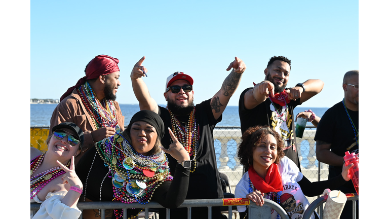 Gasparilla 2025 Happy Faces & beads! 