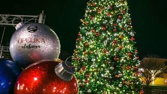 Community - Christmas in a Railroad Town