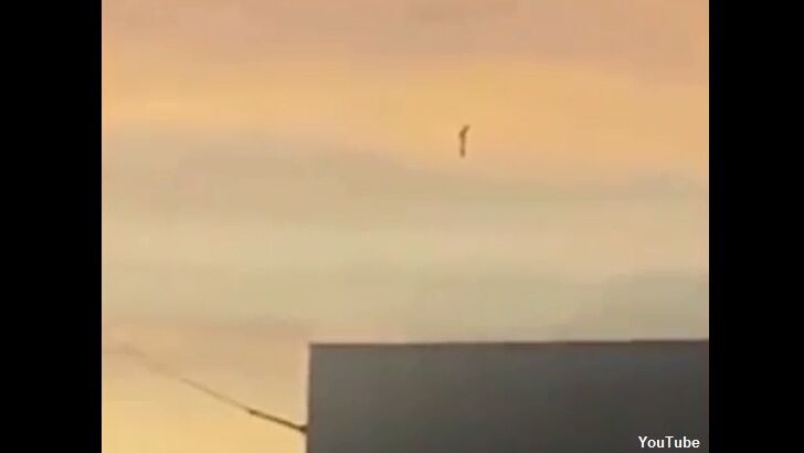 Flying Humanoid Filmed in Mexico?