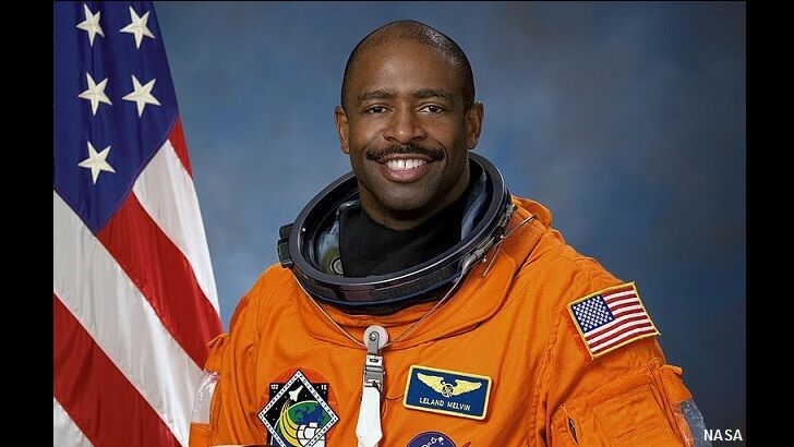 NASA Astronaut Recalls Seeing 'Alien-Like' Object in Space