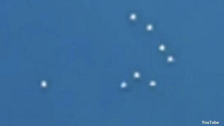 Watch: UFO Fleet Filmed in New Mexico?