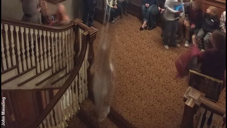 'Ghost Girl' Photographed at the Stanley Hotel?