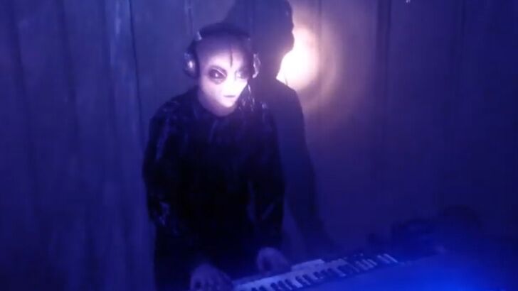 Watch: Alien Plays Organ!