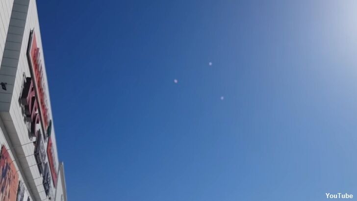 Watch: Trio of UFOs Filmed in Siberia