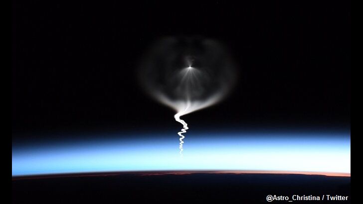 Astronaut Aboard ISS Snaps Amazing Picture of Soyuz Rocket Launch