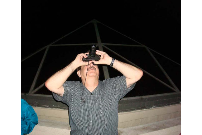 C2C Digicam: George Goes UFO Spotting