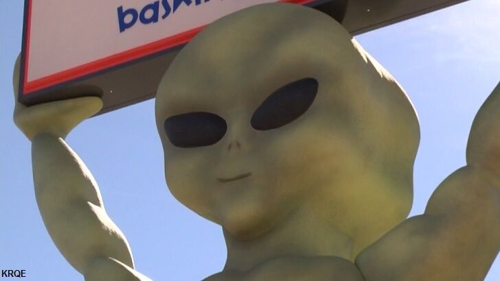 Roswell Gets Giant Alien Statue