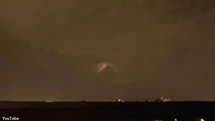 Video: Strange Triangular Anomaly Spotted in the Sky Over Philadelphia