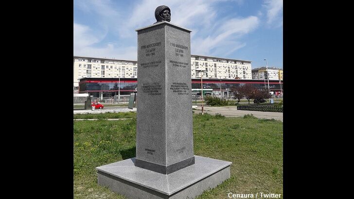 Critics 'Bust' Bizarre Gagarin Monument in Belgrade